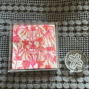 Lilly Pulitzer NEW Acrylic napkin holder, resort white lovely long stem floral